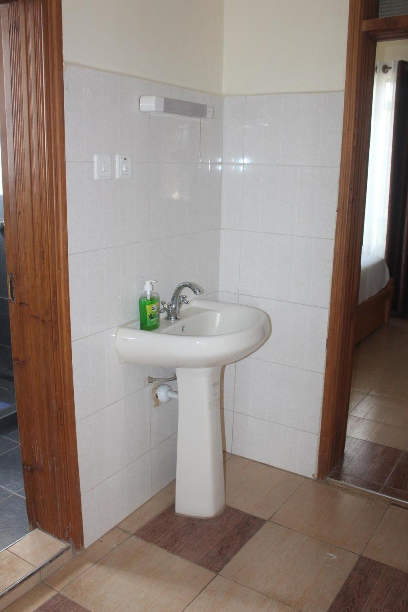 Eshborns House - Near Jomo Kenyatta International Airport And Sgr With Shuttle Services Syokimau Exterior photo